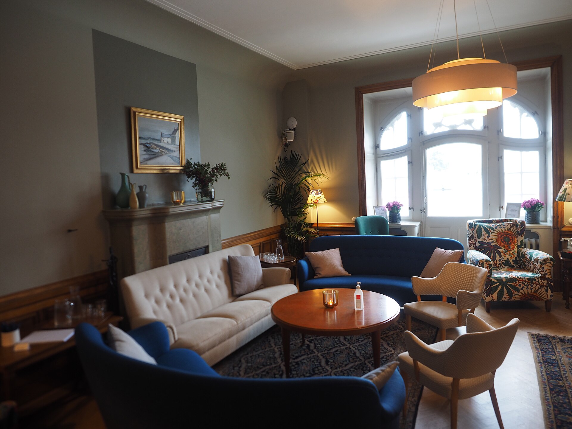 MEETING LOUNGE